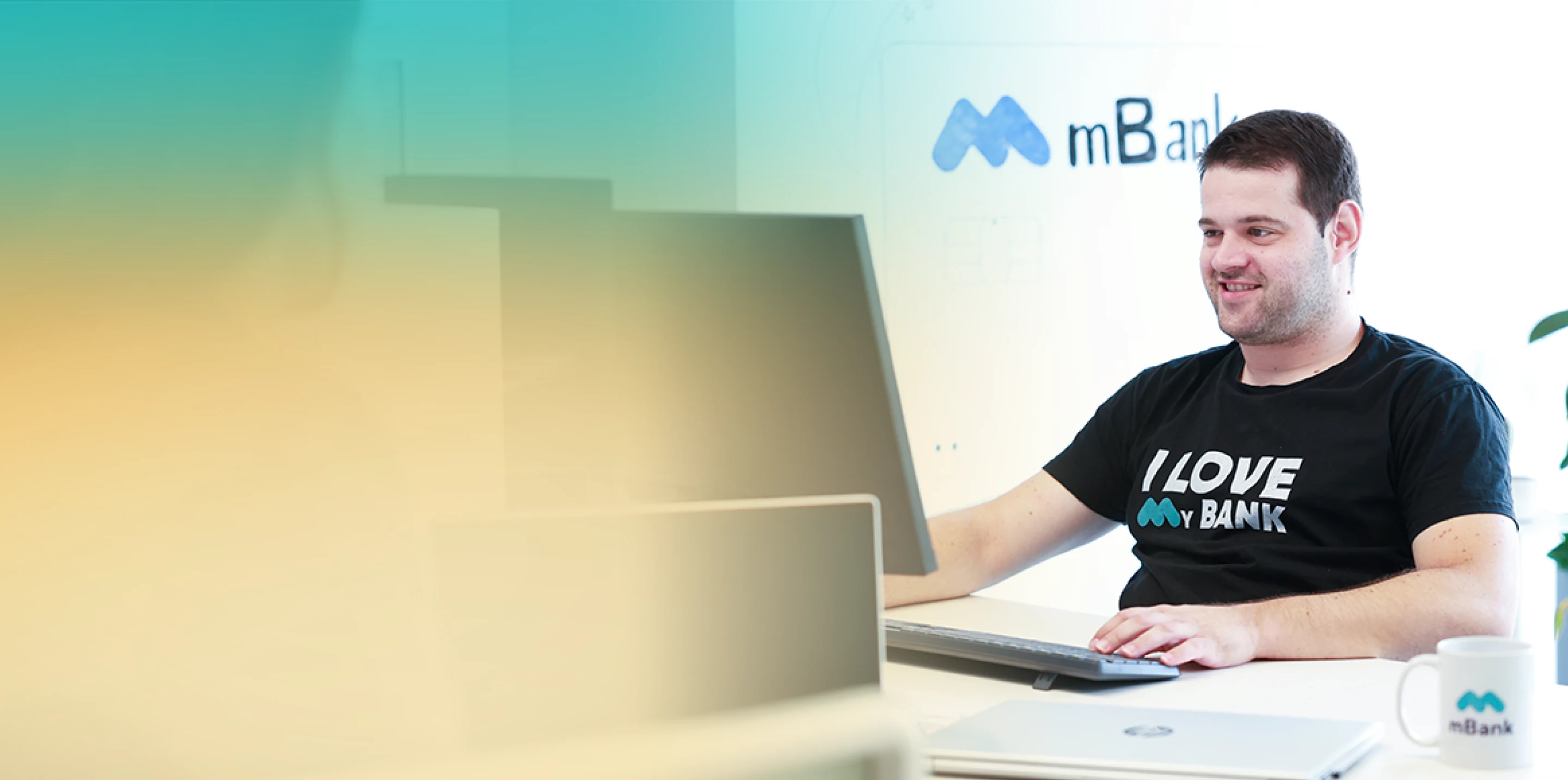 Маж на биро во mBank
